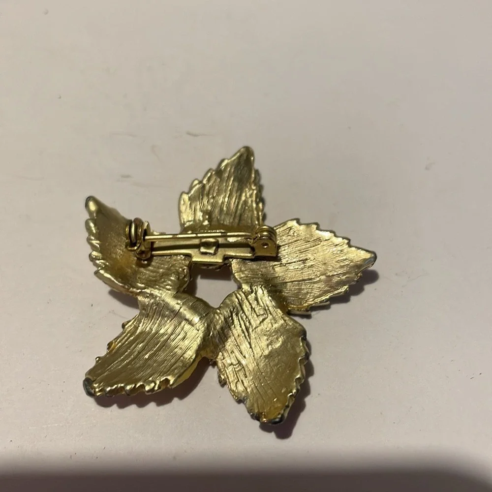 Vintage Gold Tone Leaf‎ Brooch Pin Textured Floral Nature Jewelry